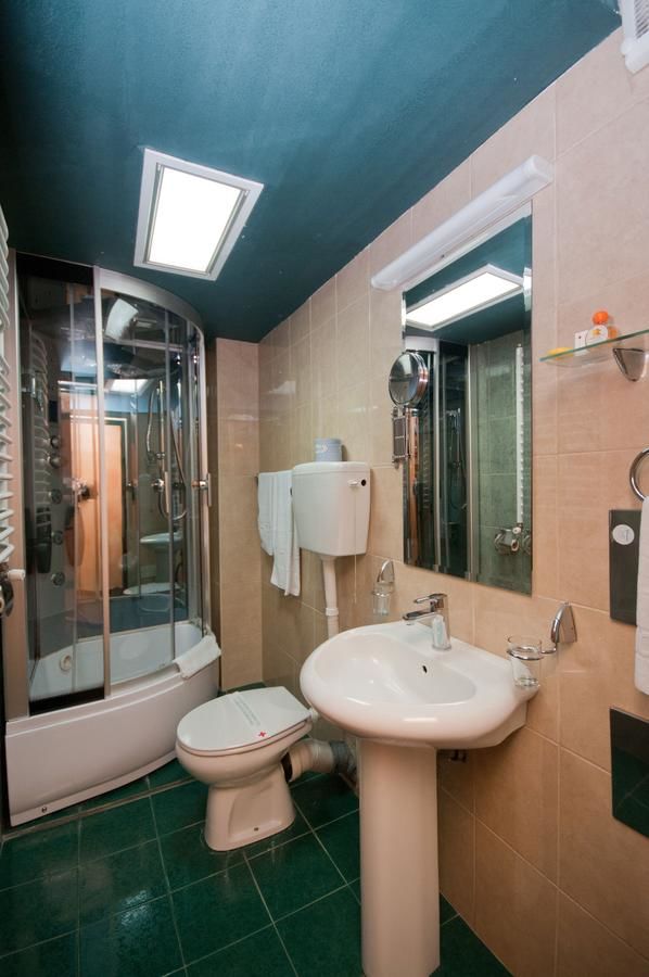 Отель Hotel Kerber Подгорица-33