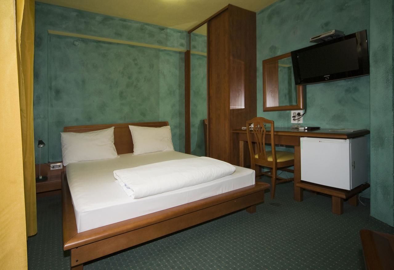 Отель Hotel Kerber Подгорица