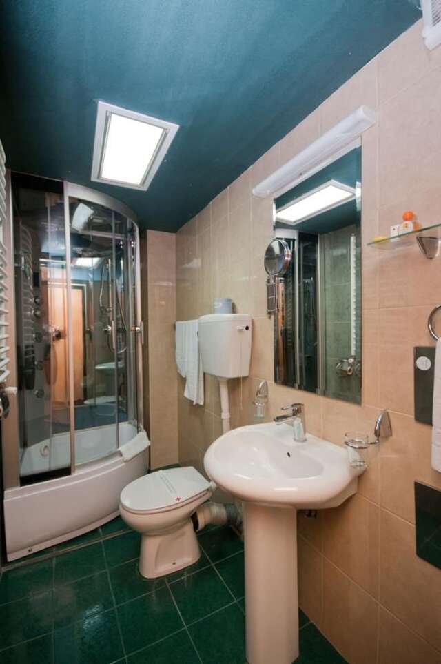 Отель Hotel Kerber Подгорица-32